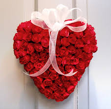 valentine day heart of 100 Red roses