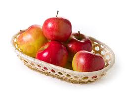 4 kilo fresh Apples in a basket