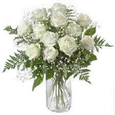 12 White roses vase