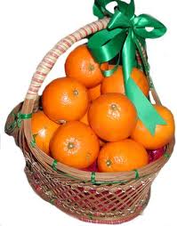 4 kilo fresh Oranges in a basket