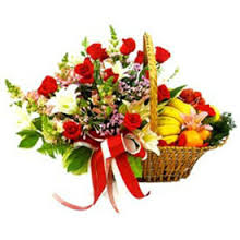 Red flowers Basket and 4kg.fruits