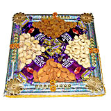 1/2 kg Dry fruits with 4 chocolates in Thali