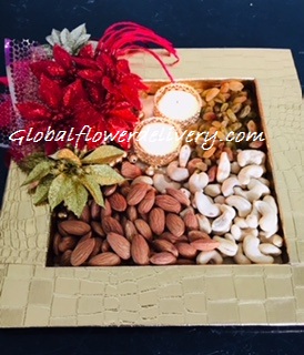 500 gm mix dryfruit in a decorated tray